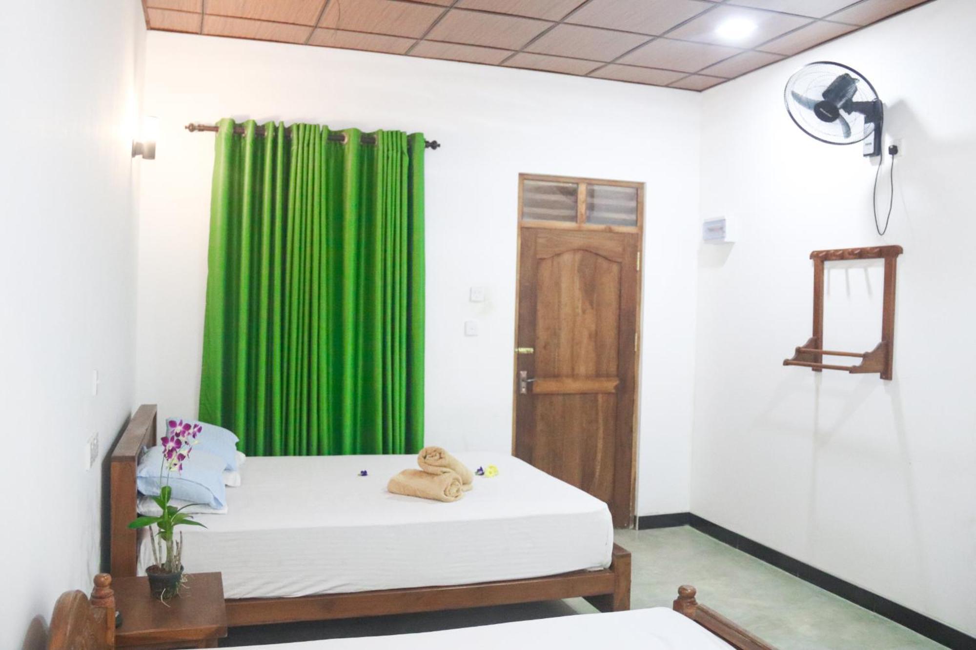 Nature Glow Cottage Udawalawe Esterno foto