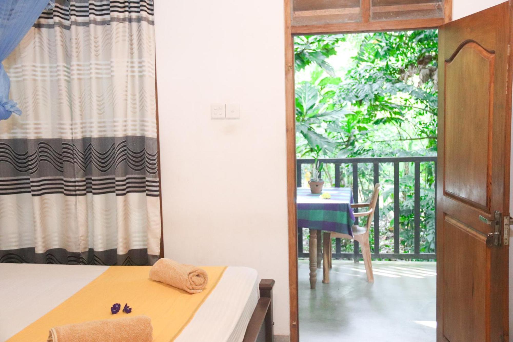 Nature Glow Cottage Udawalawe Esterno foto